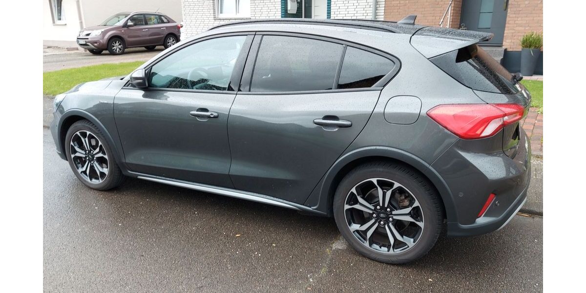 Ford Focus 97.500 km 13.500 &euro; Bergheim 50129