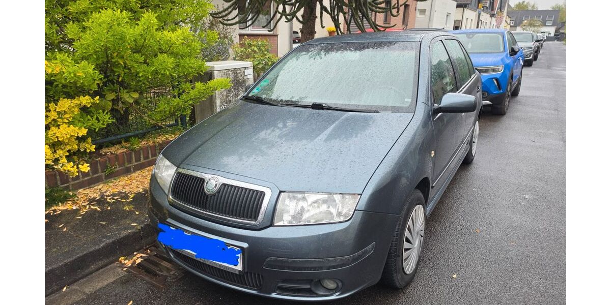 Skoda Fabia 142.000 km 2.400 &euro; Düsseldorf 40472