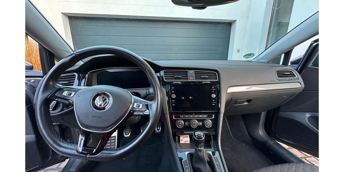 VW Golf 95.800 km 15.900 &euro; Ratingen 40882