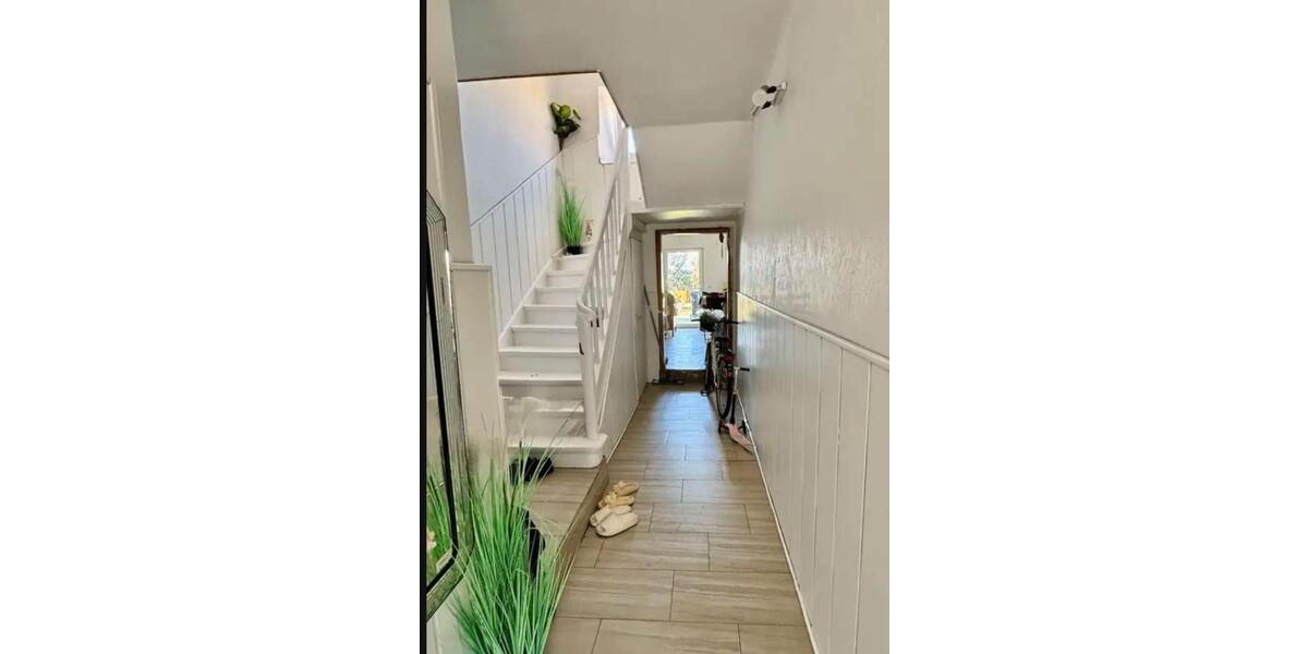 Reihenhaus Grevenbroich Neuenhausen - 8 Zimmer, 180 m&sup2;, 275.000&euro; | Angebot:26227521