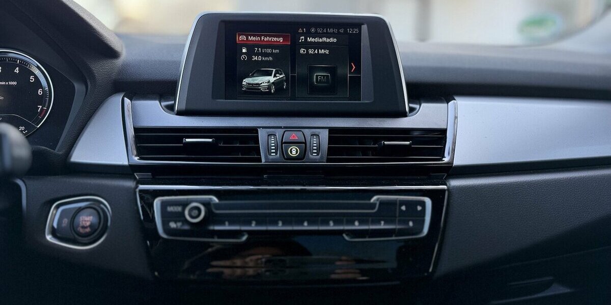 BMW 218 Active Tourer Automatik / PANO / LED / 1.Hd 65.000 km 15.900 &euro; Mönchengladbach 41066