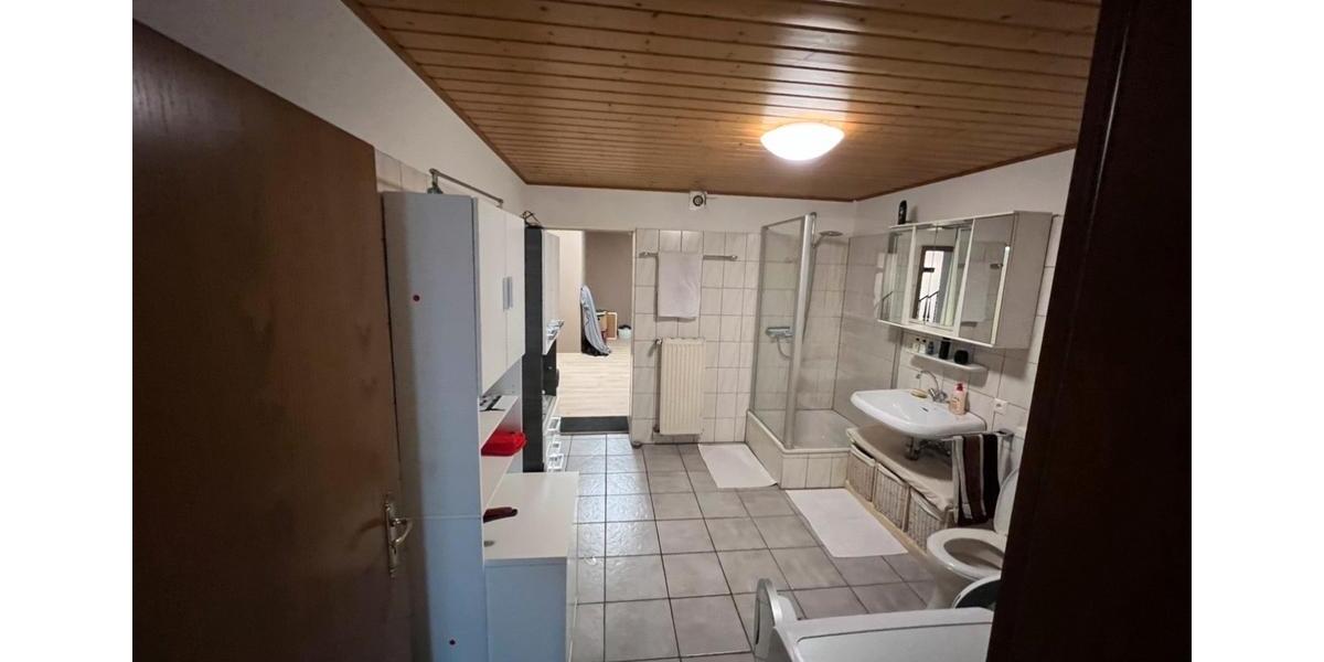 Etagenwohnung Wegberg - 5 Zimmer, 178 m&sup2;, 1.450&euro; | Angebot:24331848
