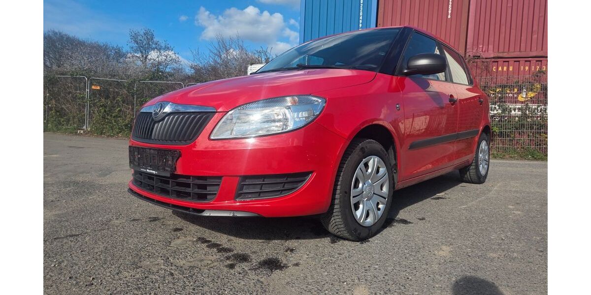 Skoda Fabia 99.980 km 5.200 &euro; Düsseldorf 40627