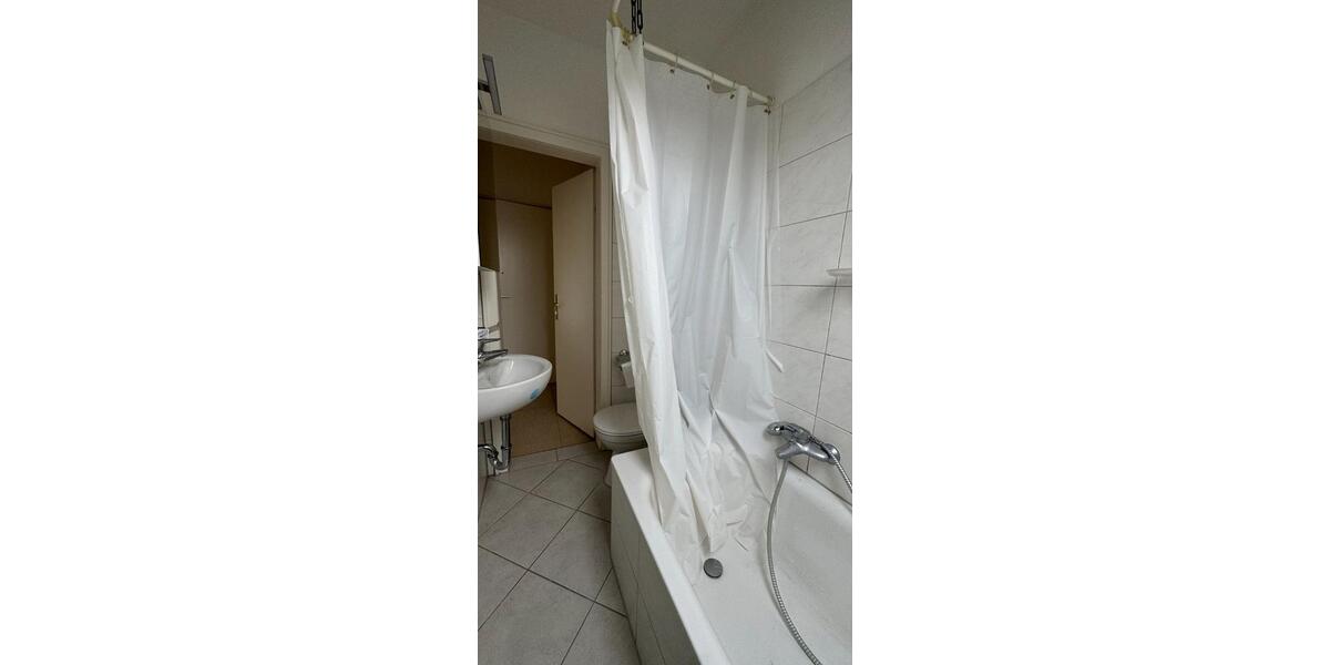 Dachgeschoßwohnung Düsseldorf Düsseltal - 1 Zimmer, 26 m&sup2;, 610&euro; | Angebot:25873064