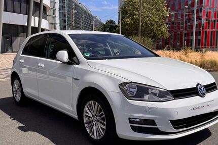 VW Golf 110.302 km 8.750 &euro; Düsseldorf 40221