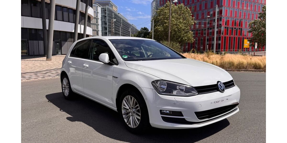 VW Golf 110.302 km 8.750 &euro; Düsseldorf 40221