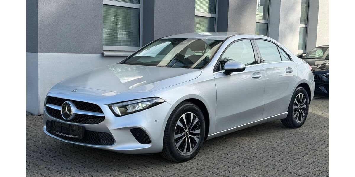 Mercedes-Benz A 180 55.081 km 21.990 &euro; Hilden 40721