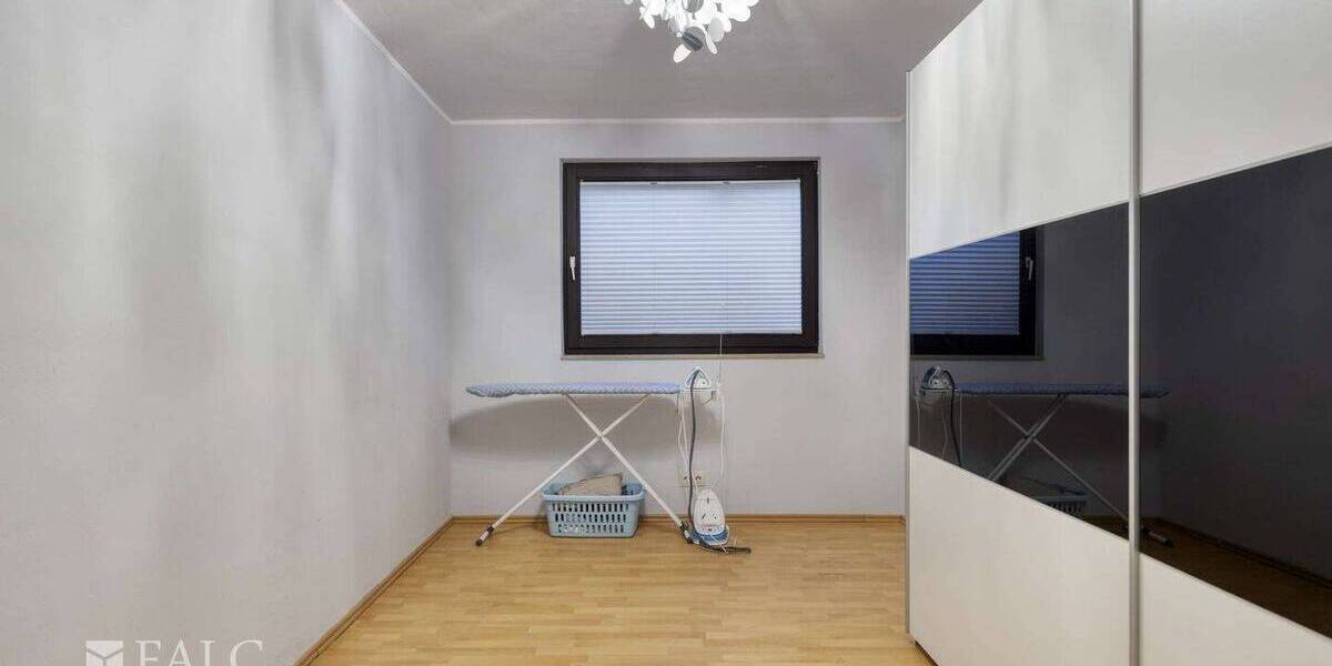 Einfamilienhaus Pulheim - 7 Zimmer, 351 m&sup2;, 1.199.000&euro; | Angebot:25996023