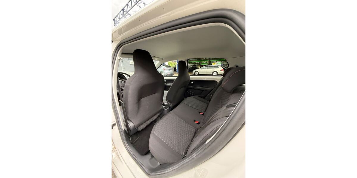 VW up! 29.000 km 8.490 &euro; Düsseldorf 40213