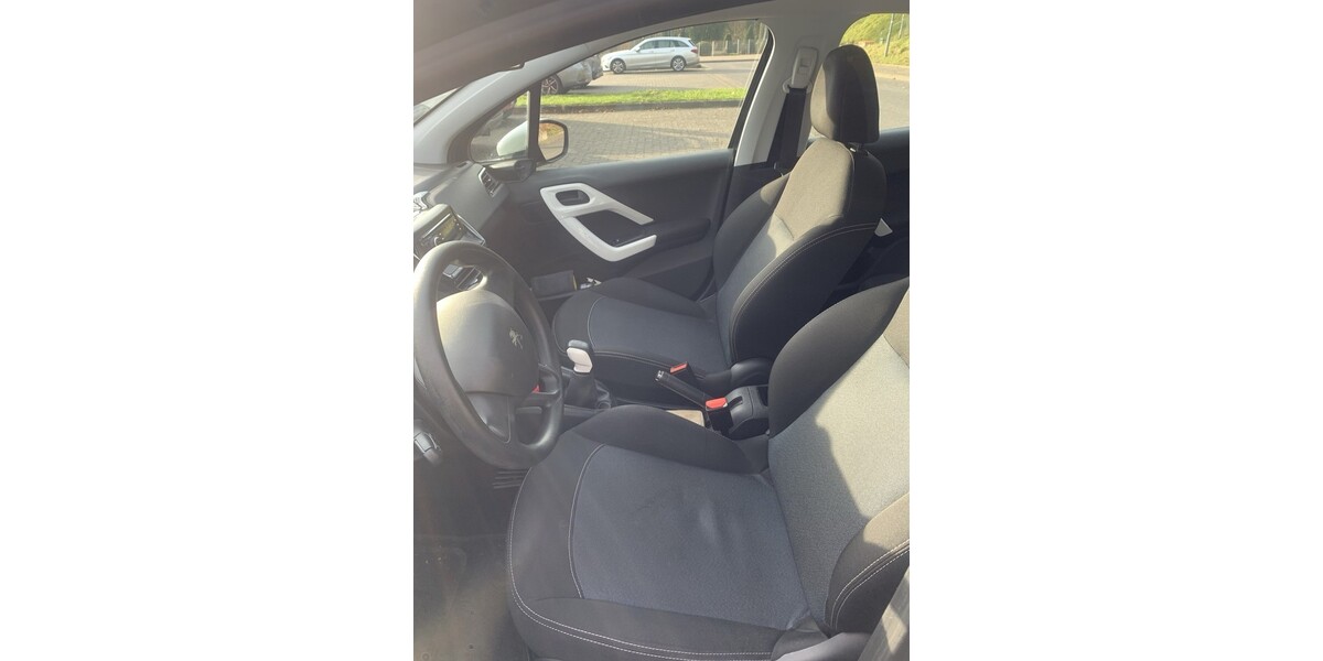 Peugeot 208 85.000 km 8.200 &euro; Wassenberg 41849