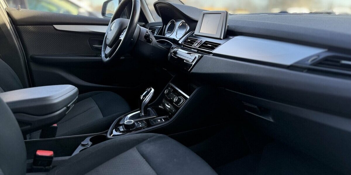 BMW 218 Active Tourer Automatik / PANO / LED / 1.Hd 65.000 km 15.900 &euro; Mönchengladbach 41066