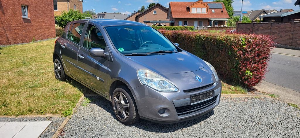 Renault Clio 63.327 km 3.700 &euro; Elsdorf 50189