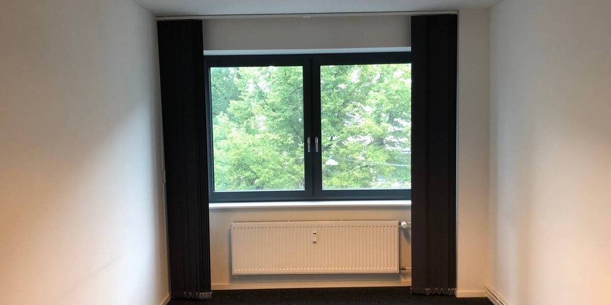 Gewerbeobjekt Düsseldorf Stadtmitte - 4 Zimmer, 125 m&sup2;, 2.500&euro; | Angebot:25738805