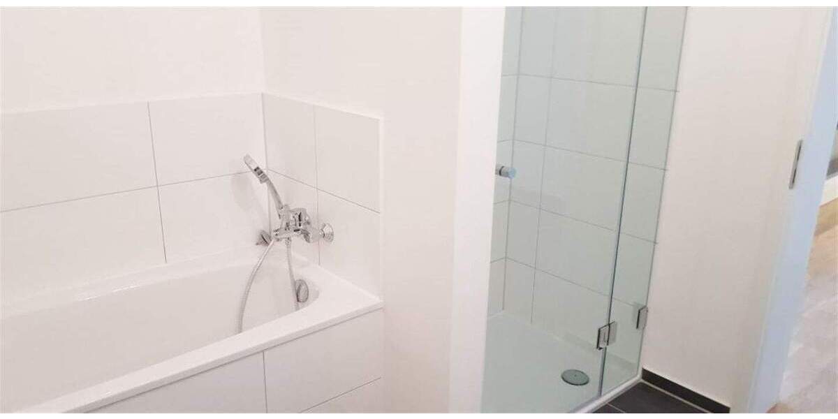 Zimmer Mönchengladbach Stadtmitte - 2 Zimmer, 103 m&sup2;, 1.379&euro; | Angebot:25778925