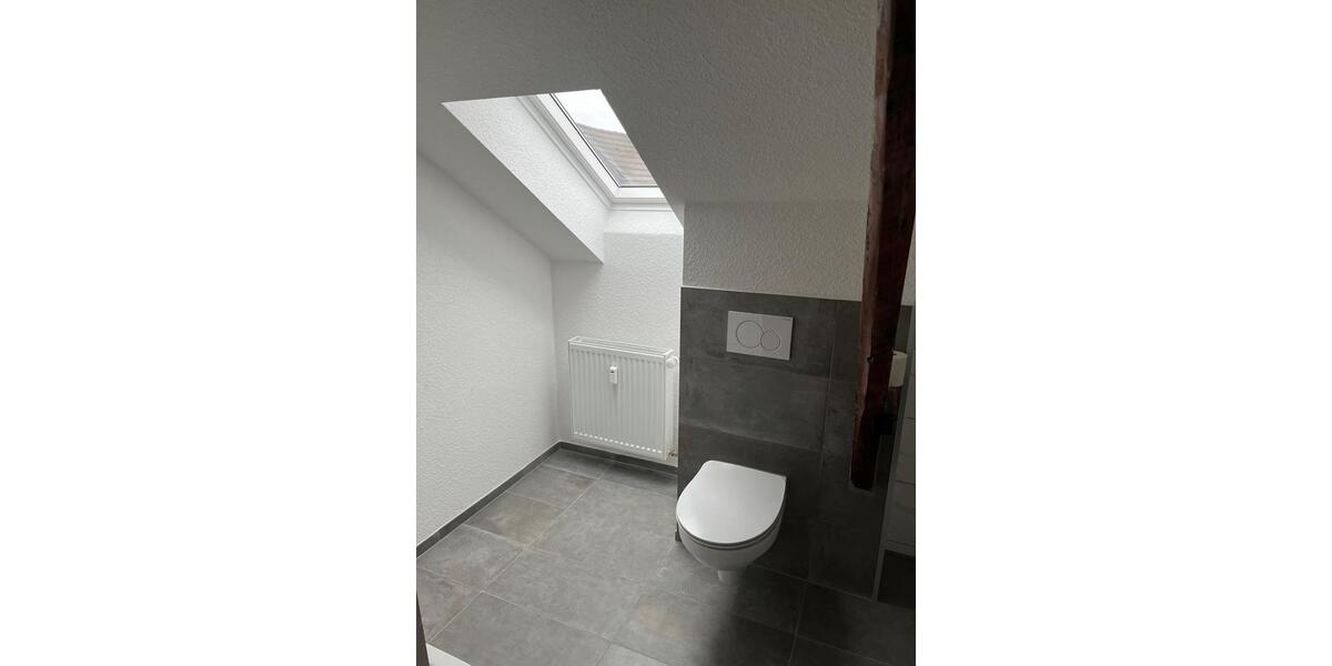 Dachgeschoßwohnung Krefeld Cracau - 3 Zimmer, 63 m&sup2;, 135.000&euro; | Angebot:26184839