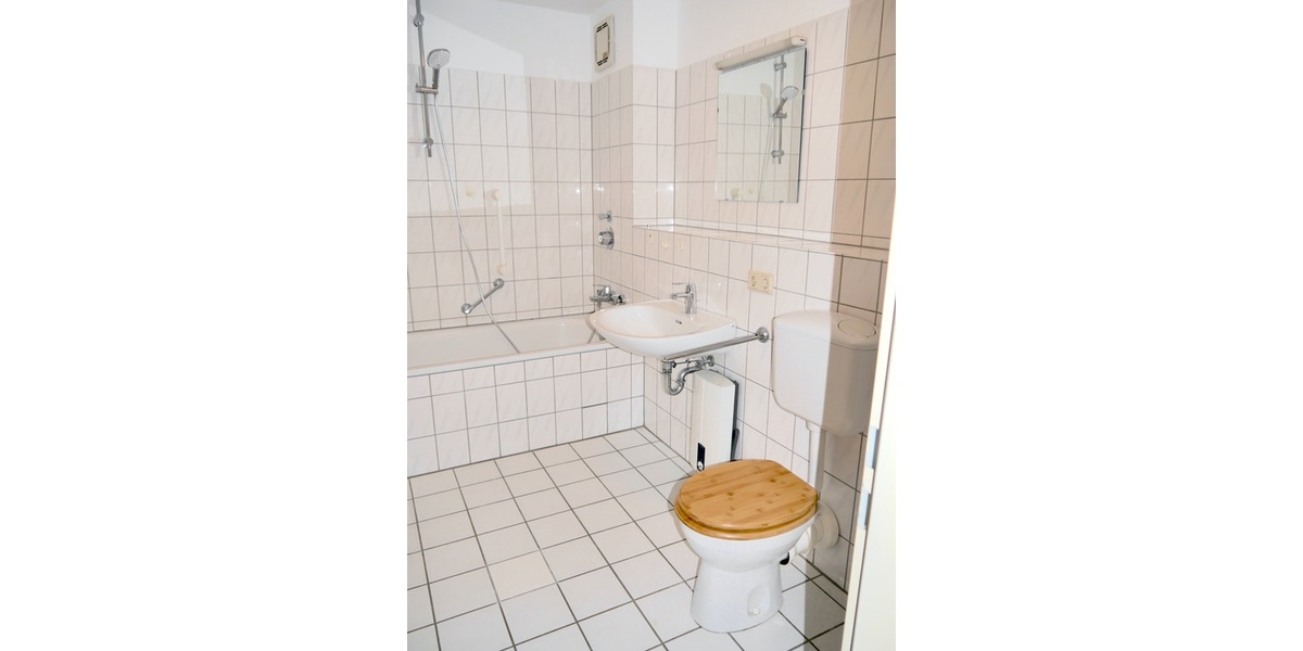 NE-Stadionviertel, ruhige kompl. Renov. 2 Zi. ETW, KDB, Balkon, Carport, Keller - Erdgeschoßwohnung Neuss Augustinusviertel | Angebot:27350485