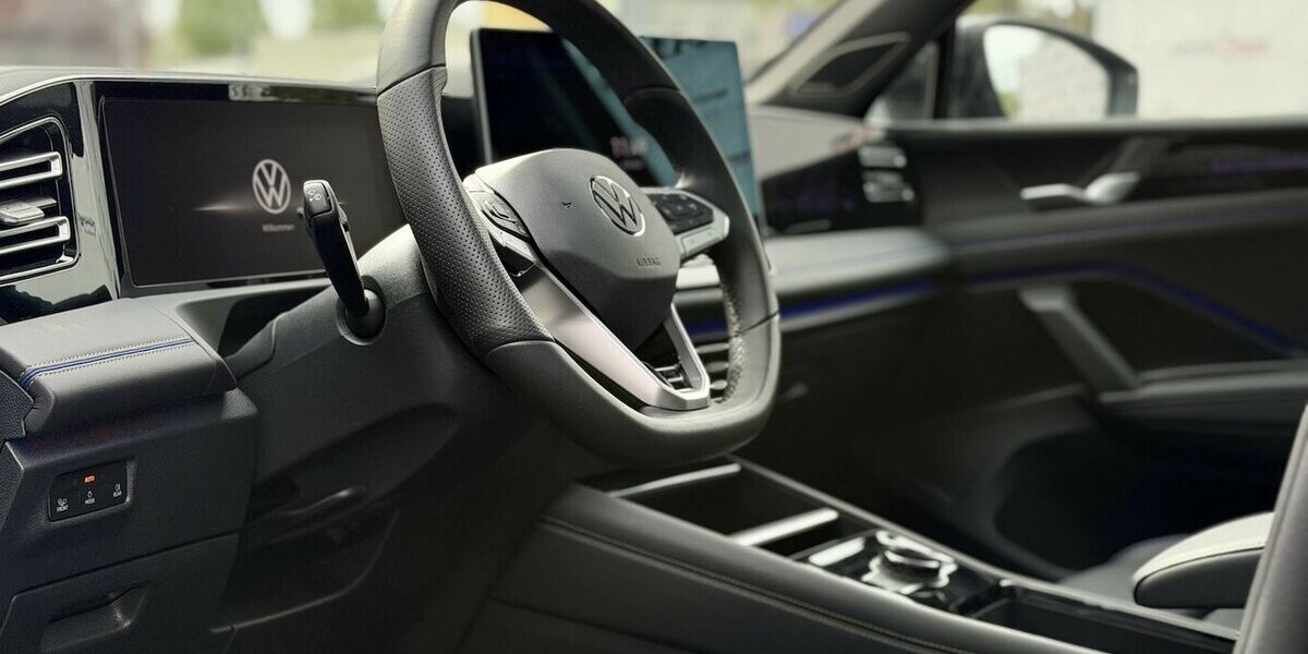 VW Tiguan R-Line/Pano/Memory/HUD/360°/Keyless 5.990 km 48.990 &euro; Mönchengladbach 41066