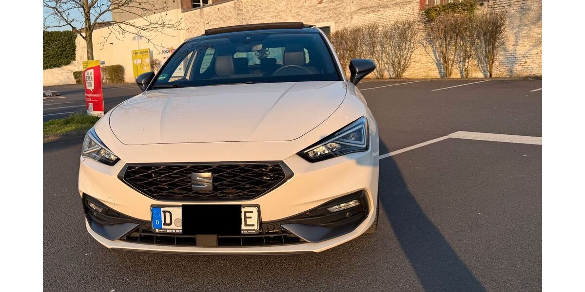 Seat Leon 127.356 km 16.950 &euro; Düsseldorf 40225