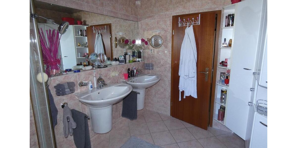 Etagenwohnung Leverkusen - 3 Zimmer, 111 m&sup2;, 980&euro; | Angebot:24353620