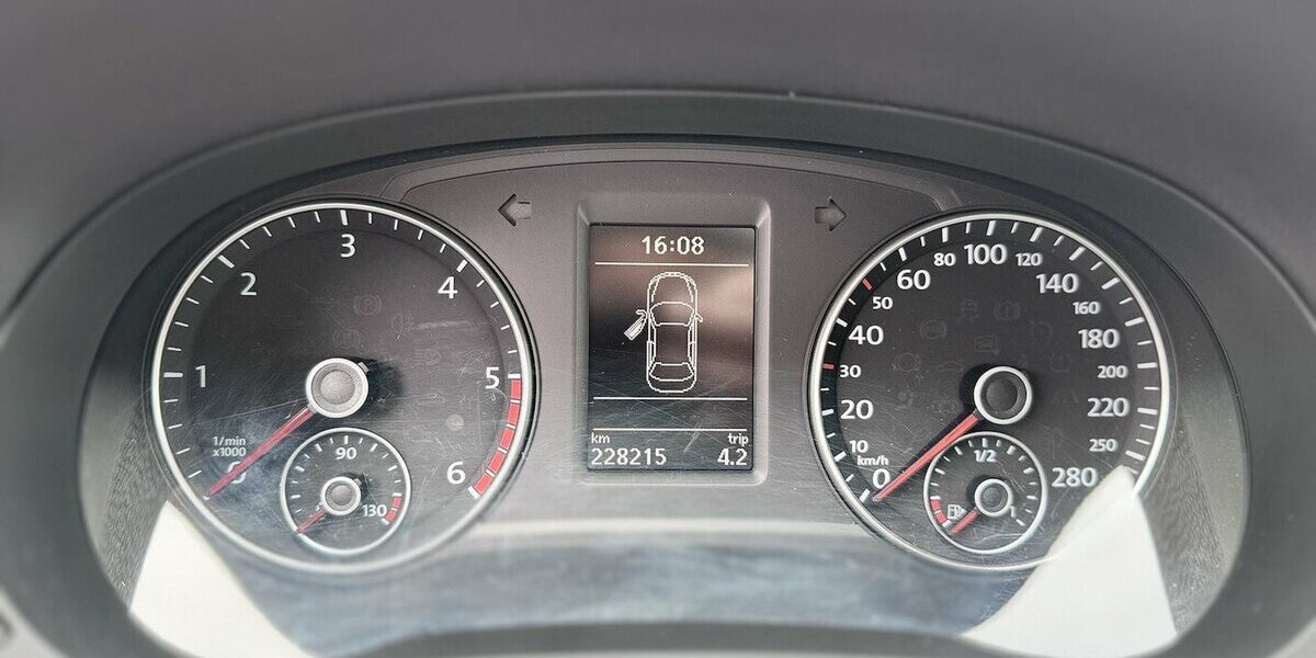 VW Passat 2,0 TDI Highline / Leder / SHD / Keyless 228.000 km 11.390 &euro; Mönchengladbach 41066