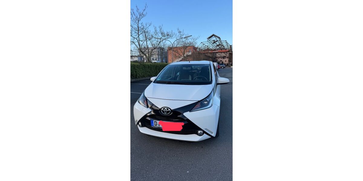 Toyota Aygo (X) 56.000 km 7.500 &euro; Düsseldorf 40597