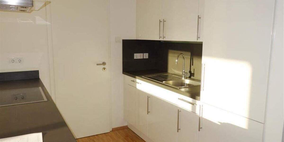 Zimmer Mönchengladbach Stadtmitte - 2 Zimmer, 103 m&sup2;, 1.379&euro; | Angebot:25778925