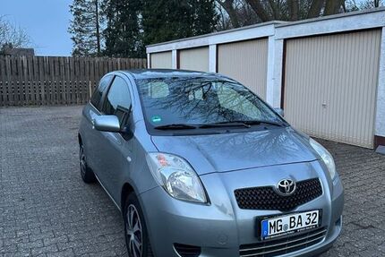 Toyota Yaris 129.000 km 2.300 &euro; Mönchengladbach 41199
