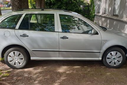 Skoda Fabia 185.000 km 1.900 &euro; Düsseldorf 40223