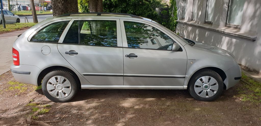 Skoda Fabia 185.000 km 1.900 &euro; Düsseldorf 40223