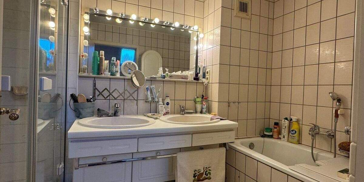 Doppelhaushälfte Krefeld Inrath/Kliedbruch - 4 Zimmer, 126 m&sup2;, 359.000&euro; | Angebot:25697195