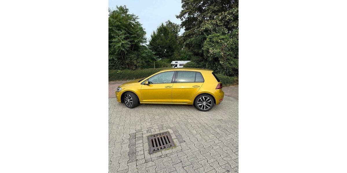 VW Golf 102.000 km 14.599 &euro; Düsseldorf 40472