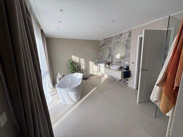 Einfamilienhaus Mönchengladbach Genhodder - 7 Zimmer, 271 m&sup2;, 2.200.000&euro; | Angebot:25837675