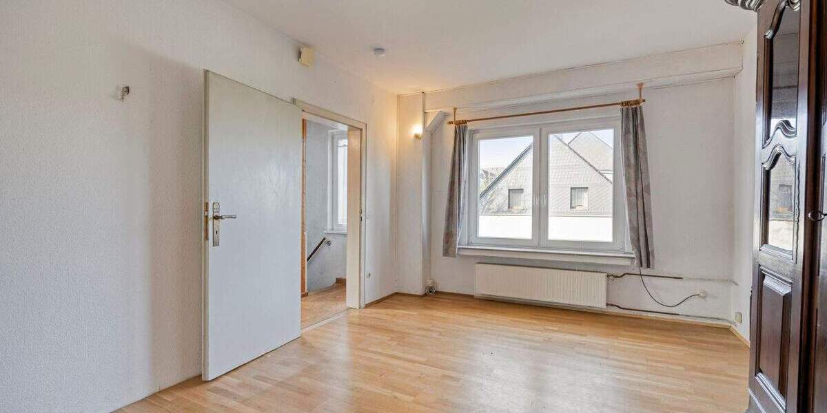 Doppelhaushälfte Düsseldorf Urdenbach - 8 Zimmer, 127 m&sup2;, 399.000&euro; | Angebot:25744500