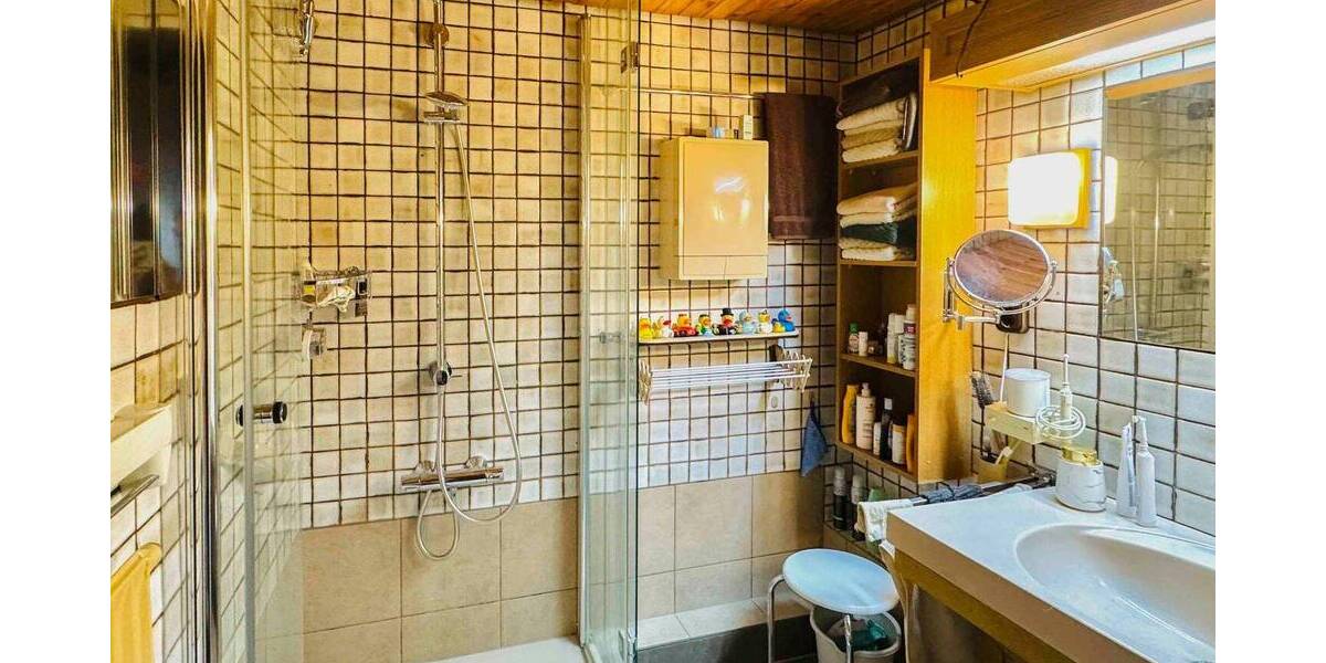 Etagenwohnung Neuss Rosellen - 2 Zimmer, 79 m&sup2;, 240.000&euro; | Angebot:26229587