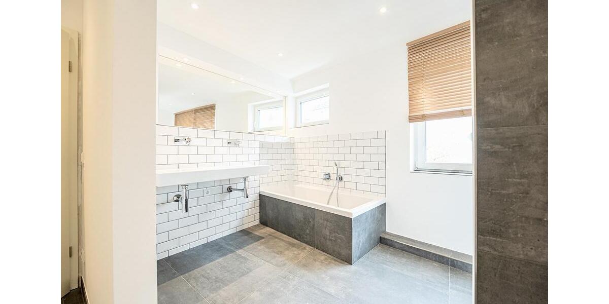 Etagenwohnung Hilden - 3 Zimmer, 122 m&sup2;, 2.340&euro; | Angebot:23474218