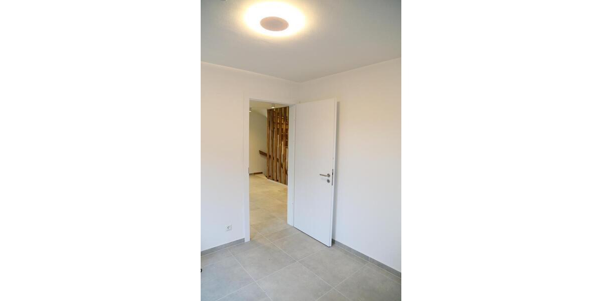 Doppelhaushälfte Meerbusch - 5 Zimmer, 205 m&sup2;, 2.800&euro; | Angebot:25905974