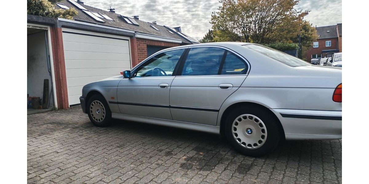 BMW 520 330.000 km 1.900 &euro; Krefeld 47807