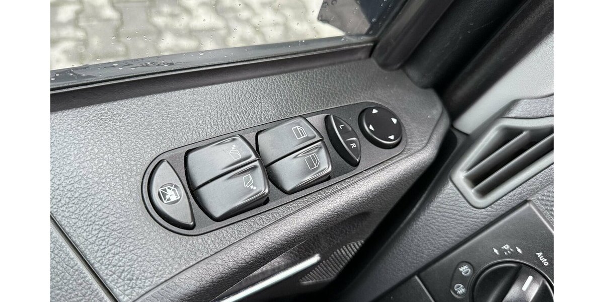 Mercedes-Benz Vito Kombi 122 CDI/ Klima / 2xSchiebetüren / AHK 240.000 km 22.490 &euro; Mönchengladbach 41066