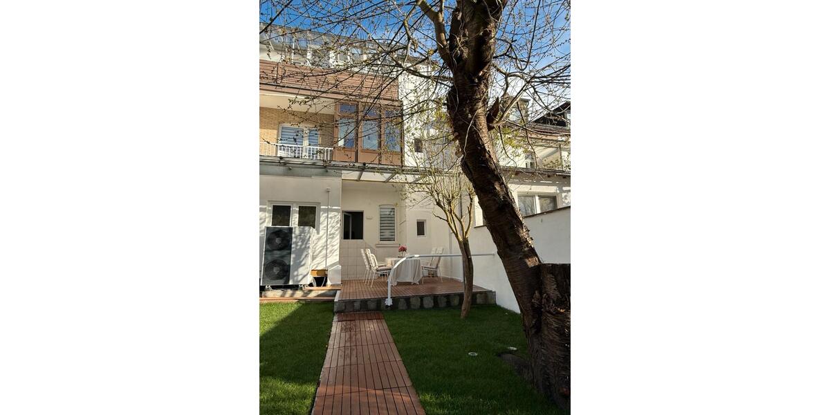 Hochparterre Düsseldorf Stadtbezirk 9 - 3 Zimmer, 73 m&sup2;, 2.200&euro; | Angebot:26048875
