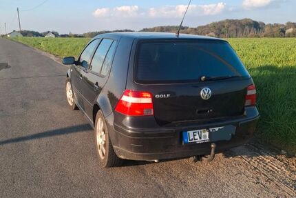 VW Golf 216.000 km 2.990 &euro; Leverkusen 51377