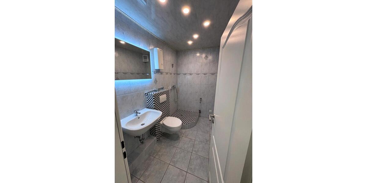 Etagenwohnung Grevenbroich Neuenhausen - 2 Zimmer, 63 m&sup2;, 800&euro; | Angebot:26036378