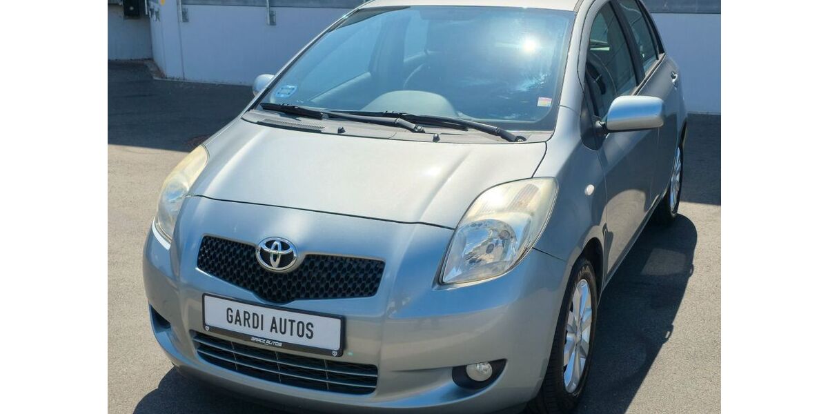 Toyota Yaris 152.000 km 3.050 &euro; Neuss 41472