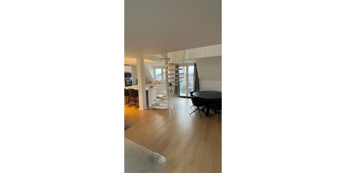 Dachgeschoßwohnung Düsseldorf Derendorf - 4 Zimmer, 123 m&sup2;, 1.750&euro; | Angebot:25343371