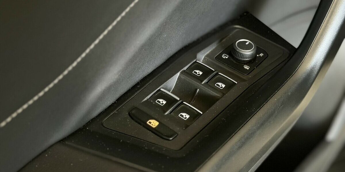 VW T-Roc R-Line/4Motion/Pano/Memory/Keyles 64.000 km 28.250 &euro; Mönchengladbach 41066