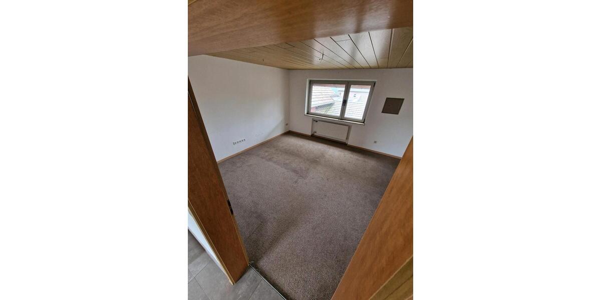 Etagenwohnung Wegberg - 2 Zimmer, 81 m&sup2;, 810&euro; | Angebot:26042227