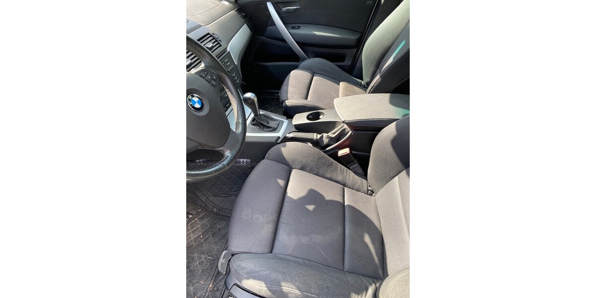 BMW X3 xDrive20d Aut/PANORAMA.SPORTSITZE:18-ZOLL.P 223.000 km 2.990 &euro; Hilden 40721