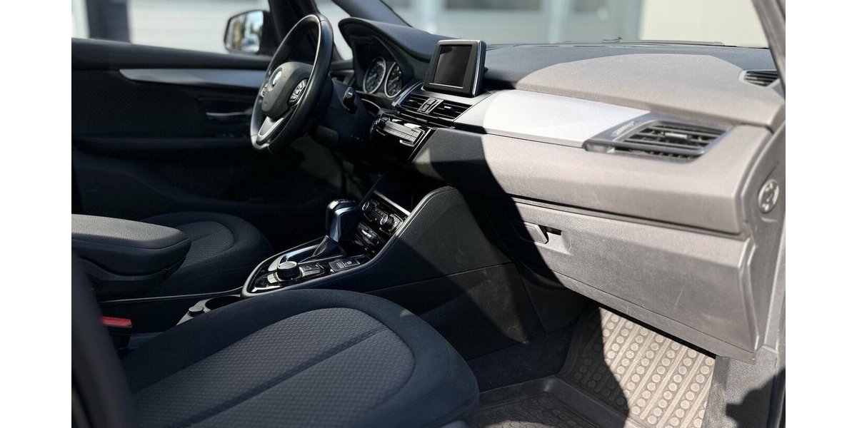 BMW 218 Active Tourer i / Advantage / PANO / Keyless 70.000 km 16.390 &euro; Mönchengladbach 41066