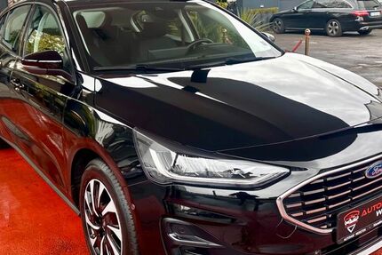 Ford Focus 14.776 km 22.490 &euro; Düsseldorf 40589