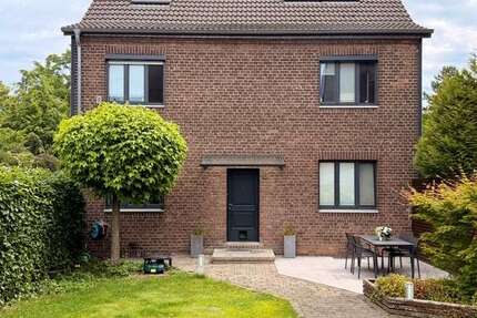 Haus Düsseldorf Niederkassel - 8 Zimmer, 395 m&sup2;, 2.350.000&euro; | Angebot:27313201