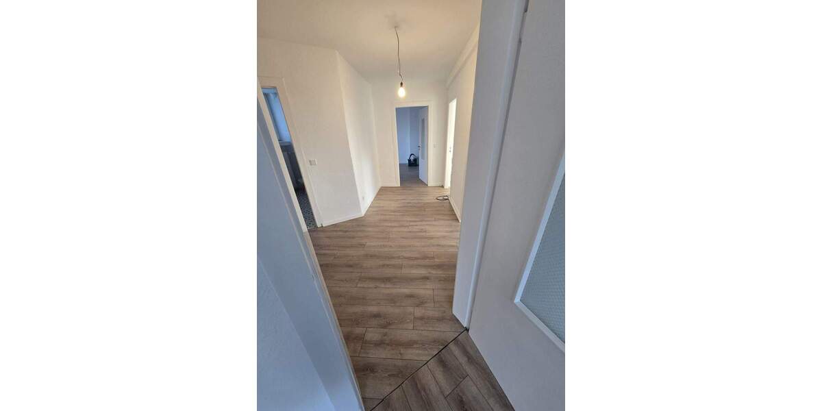 Etagenwohnung Düsseldorf Rath - 3 Zimmer, 92 m&sup2;, 1.250&euro; | Angebot:25774706
